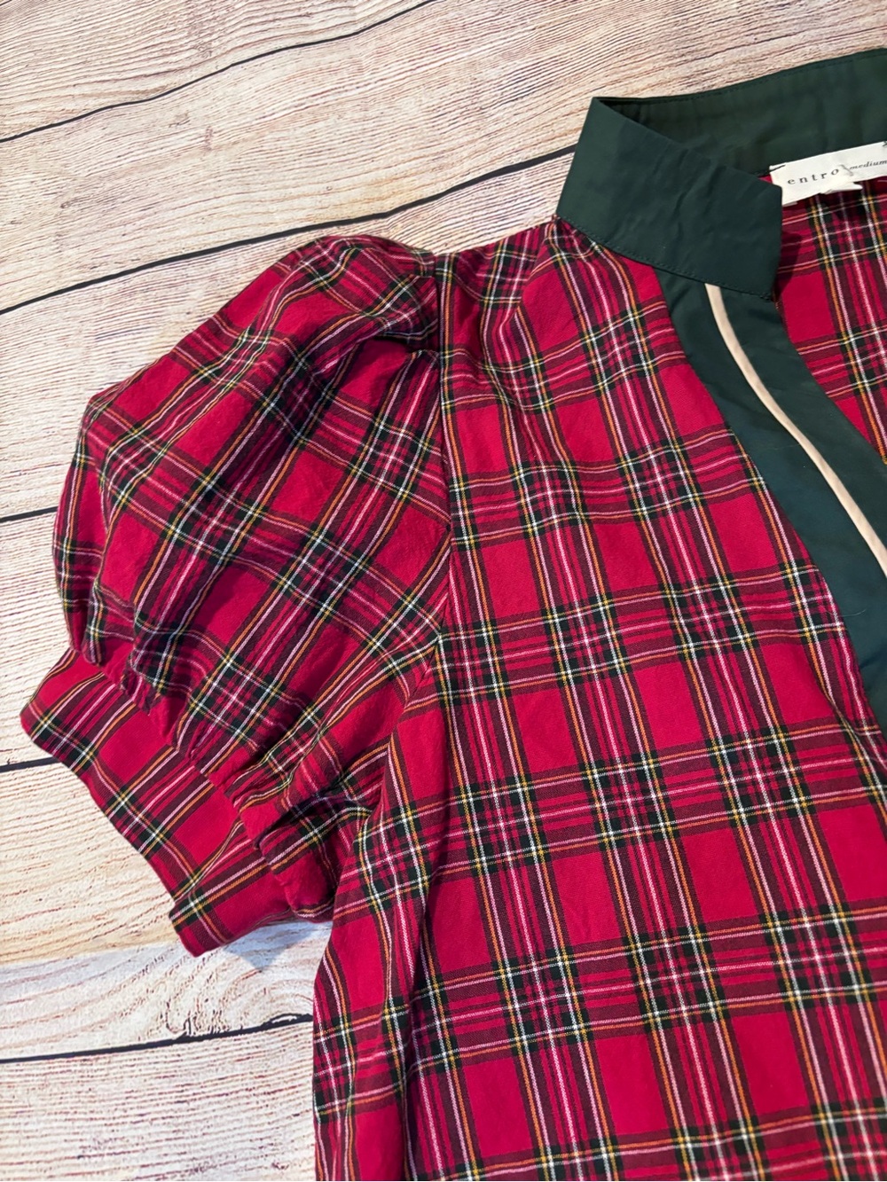 entro Red Plaid Short-Sleeve Blouse with Dark Green Trim - Picture 2 of 6